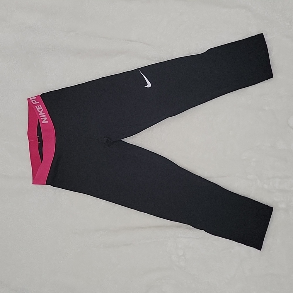 Nike - Cropped Length Leggings - Sixe XS
